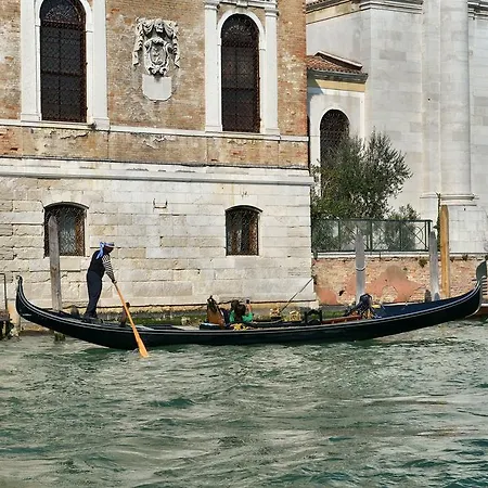 住宿加早餐酒店 Ruga Giuffa Castello (Varese)