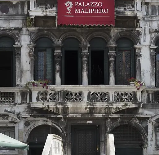 לינה וארוחת בוקר Ruga Giuffa