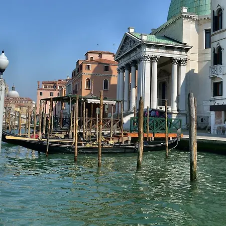 Bed & Breakfast Ruga Giuffa 2*